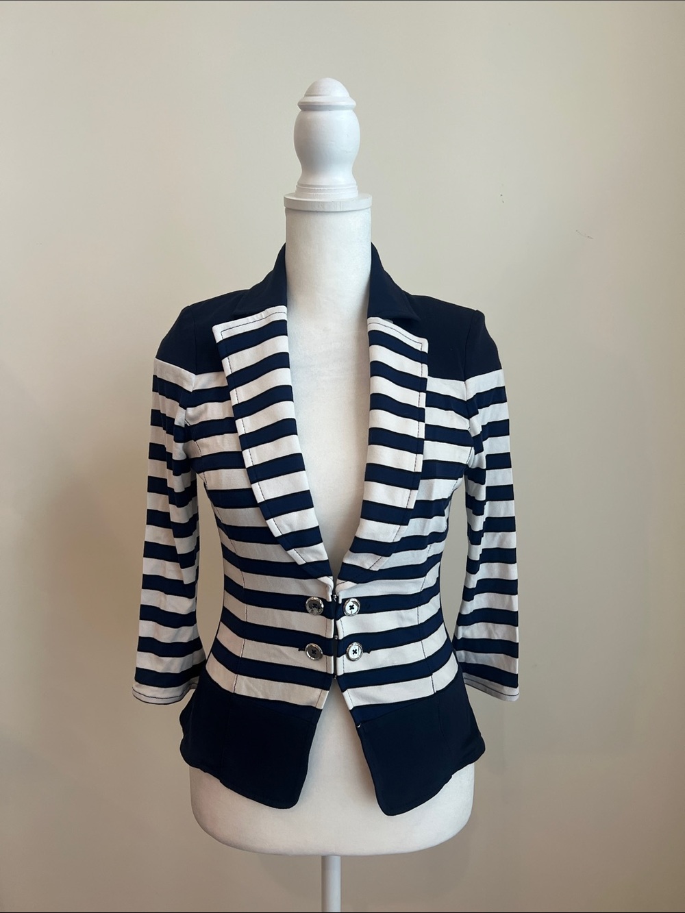 Women’s White House Black Market blue and white striped blazer size 2P jacket